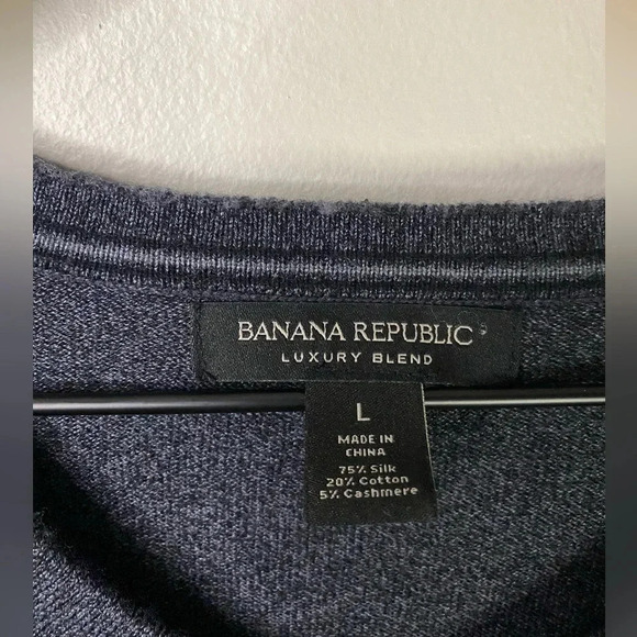 Banana Republic Silk Cashmere sweater Mens Large V Neck Blue luxury blend - Picture 2 of 5